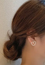 Load image into Gallery viewer, Pearl Pave&#39; heart stud earrings
